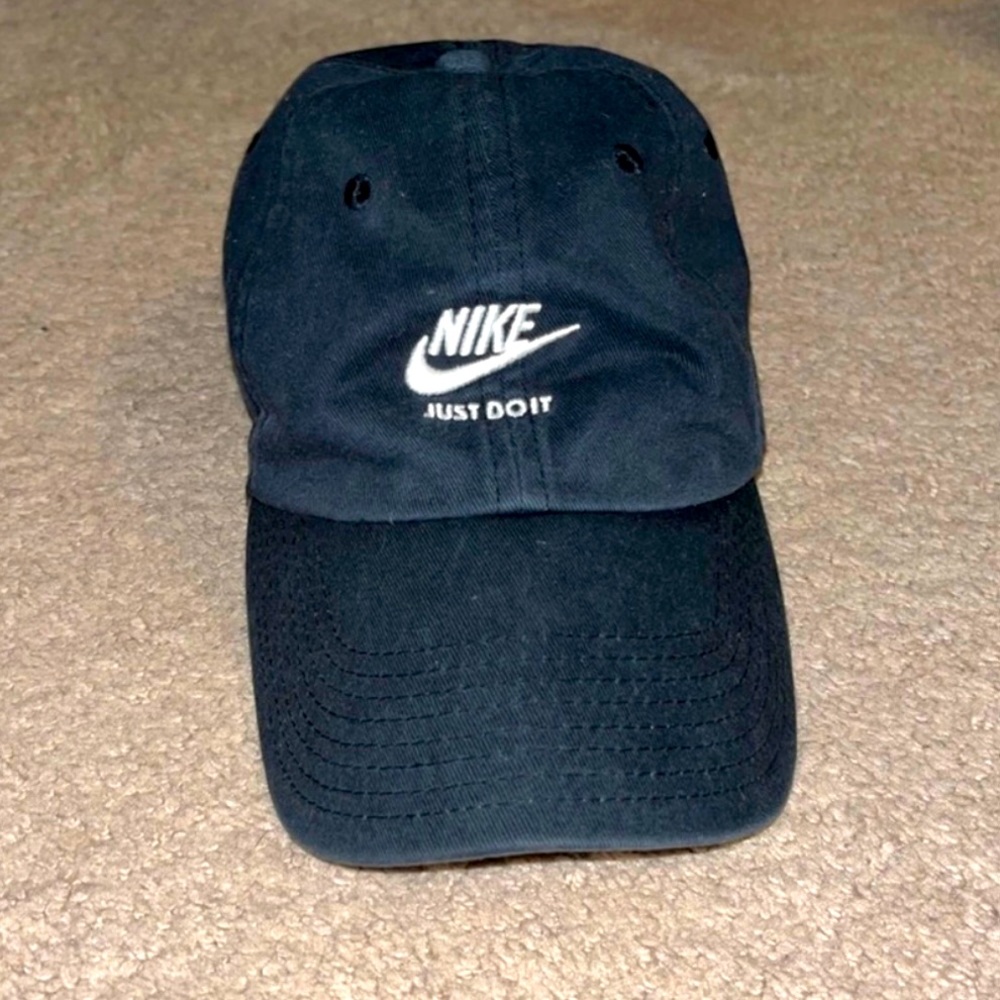 Women’s Nike Heritage 86 Hat (one size) - dark blue almost black, strap back hat